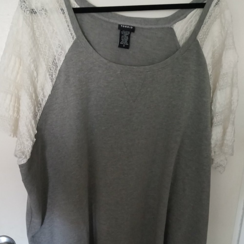 Torrid sweatshirt with lace sleeves! Size 5!